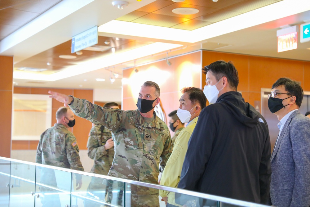 Pyeongtaek City Mayor Comes to Camp Humphreys During COVID-19