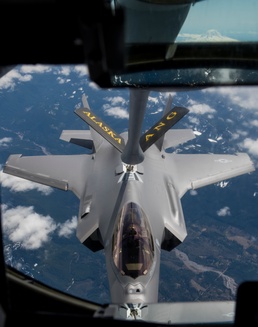 F-35s arrive at Eielson