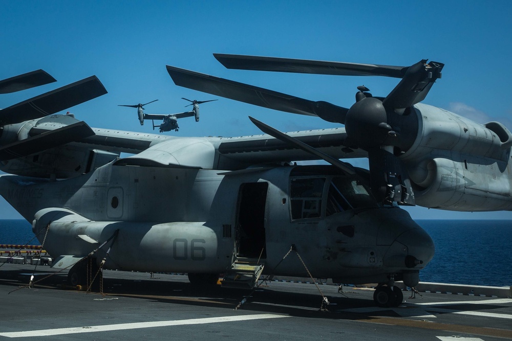 31st MEU, USS America conduct flight operations in South China Sea