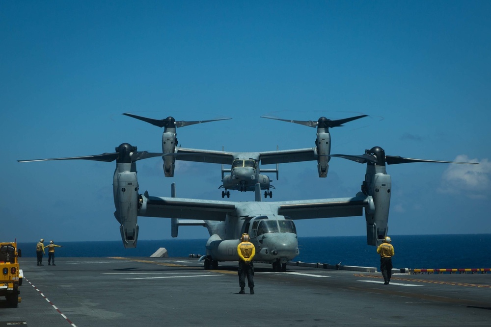 31st MEU, USS America conduct flight operations in South China Sea