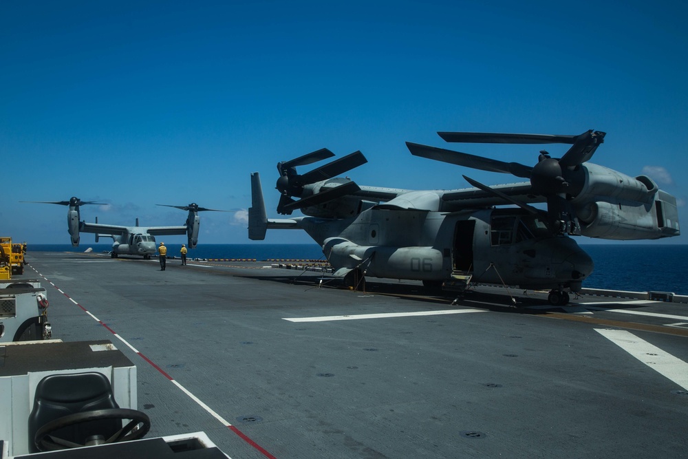 31st MEU, USS America conduct flight operations in South China Sea