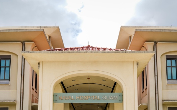 Army OTSG MEDCOM Visits NHG