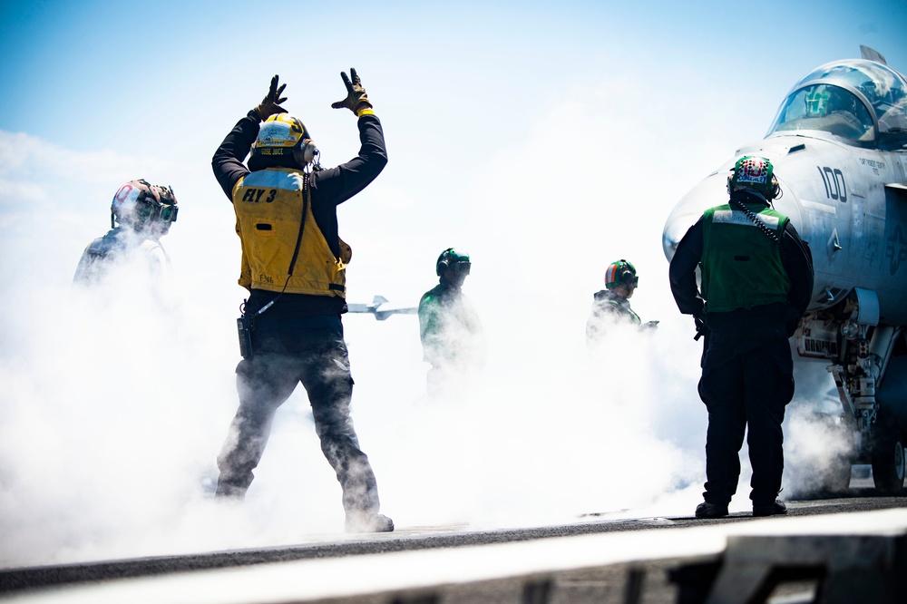 USS Harry S. Truman (CVN 75) transits the Atlantic Ocean