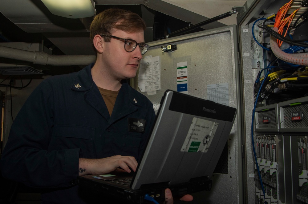 USS Harry S. Truman (CVN 75) transits the Atlantic Sea