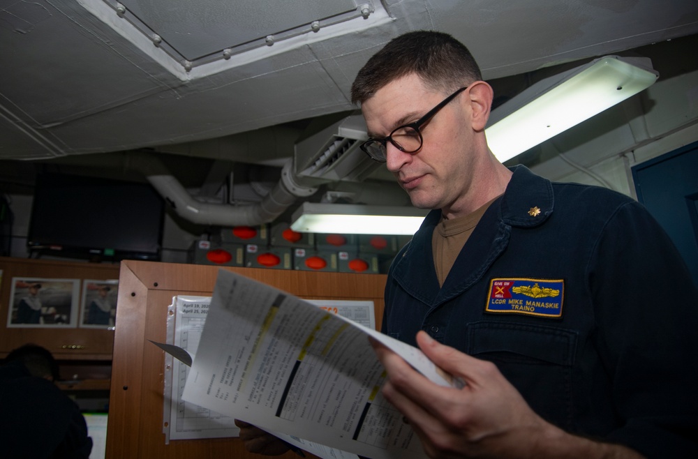 USS Harry S. Truman (CVN 75) transits the Atlantic Ocean