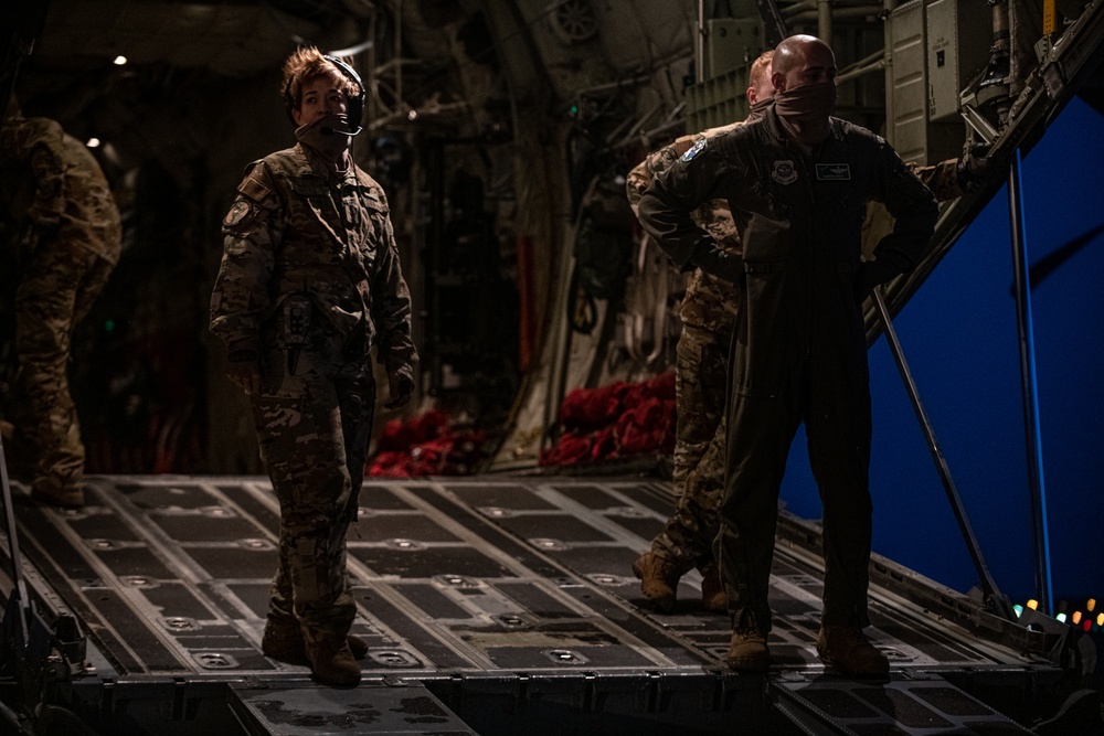 Steel Warriors Train Alongside Airmen From Little Rock Air Force Base During Cold-Load Air/Land Raid