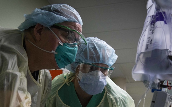 U.S. Navy Doctors, Nurses and Corpsmen Treat COVID Patients in the ICU Aboard USNS Comfort