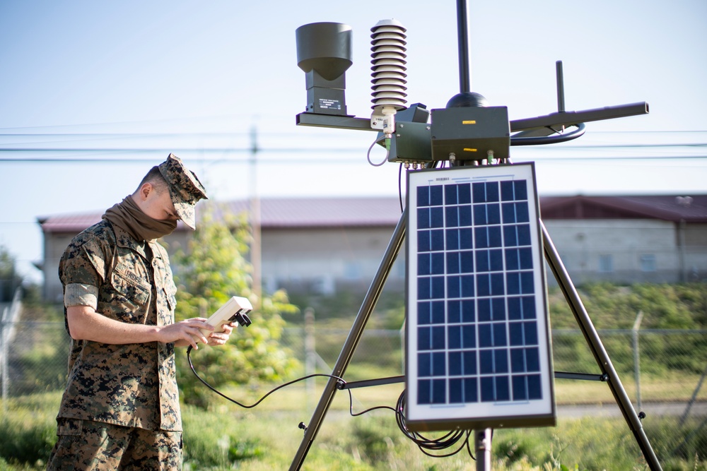 1st Intel Battalion Marines Generate Weather Forecast