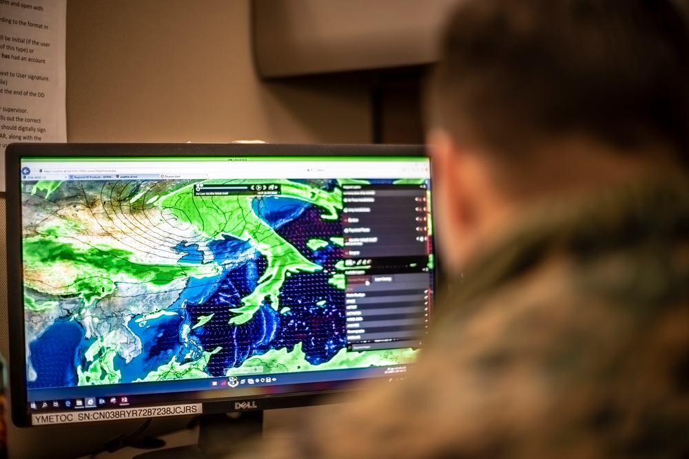 1st Intel Battalion Marines Generate Weather Forecast