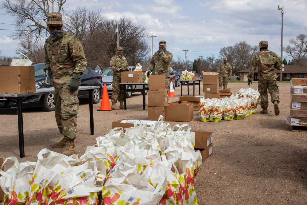 Nebraska Soldiers support food bank operations in David City
