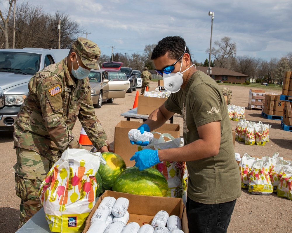 Nebraska Soldiers support food bank operations in David City