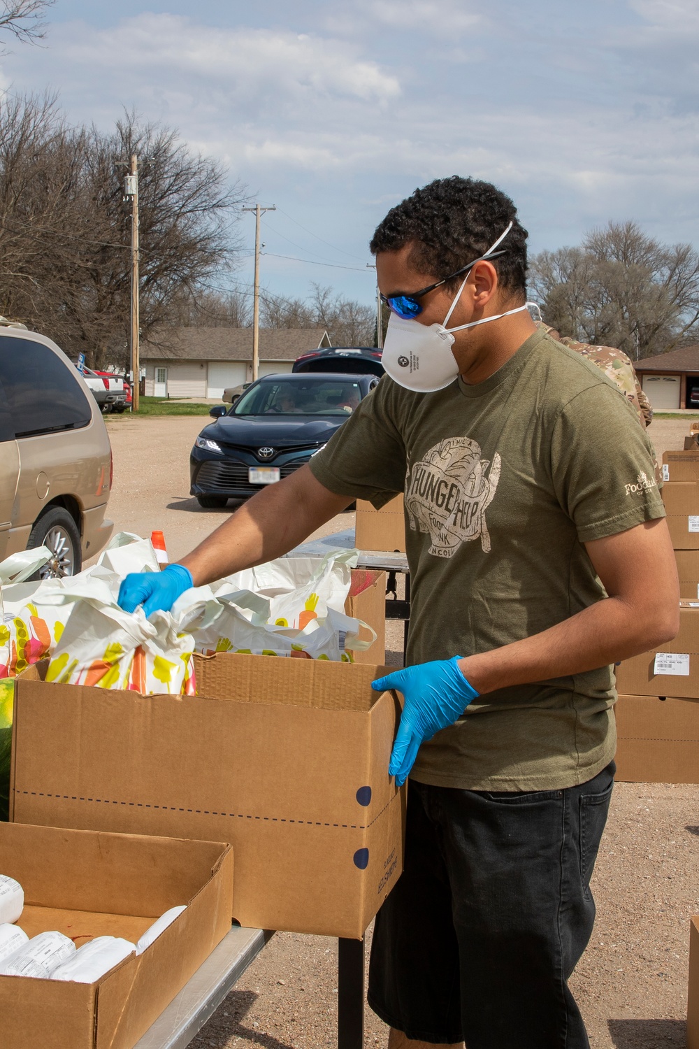 Nebraska Soldiers support food bank operations in David City