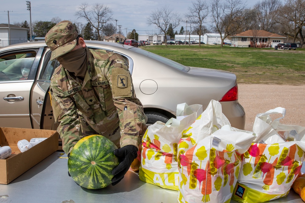 Nebraska Soldiers support food bank operations in David City