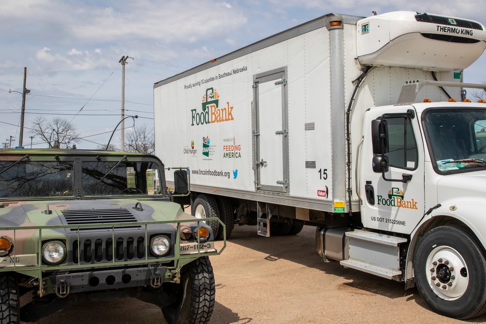 Nebraska Soldiers support food bank operations in David City