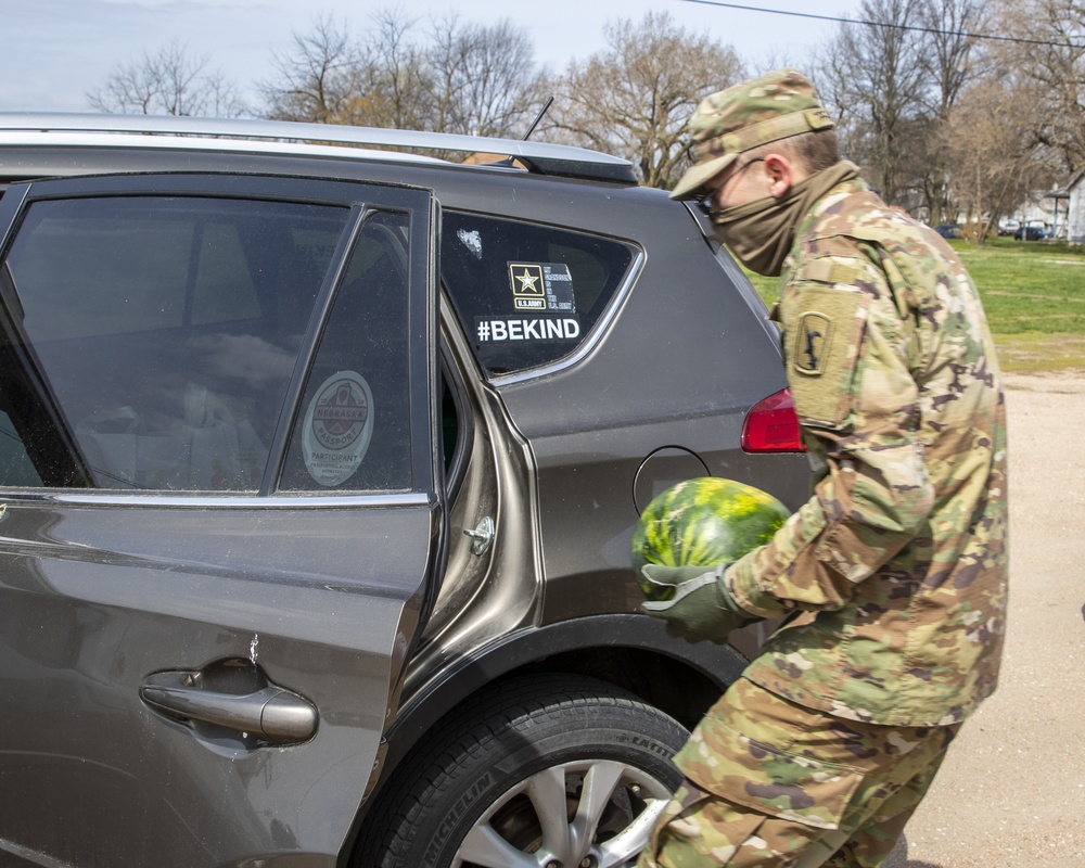 Nebraska Soldiers support food bank operations in David City