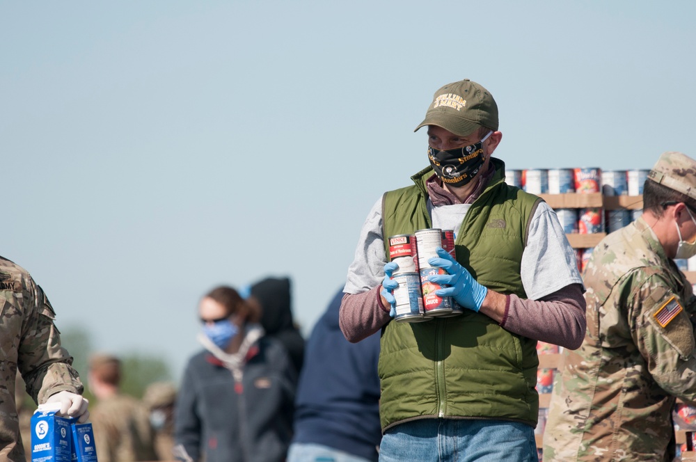 Delaware National Guard assists Food Bank of Delaware