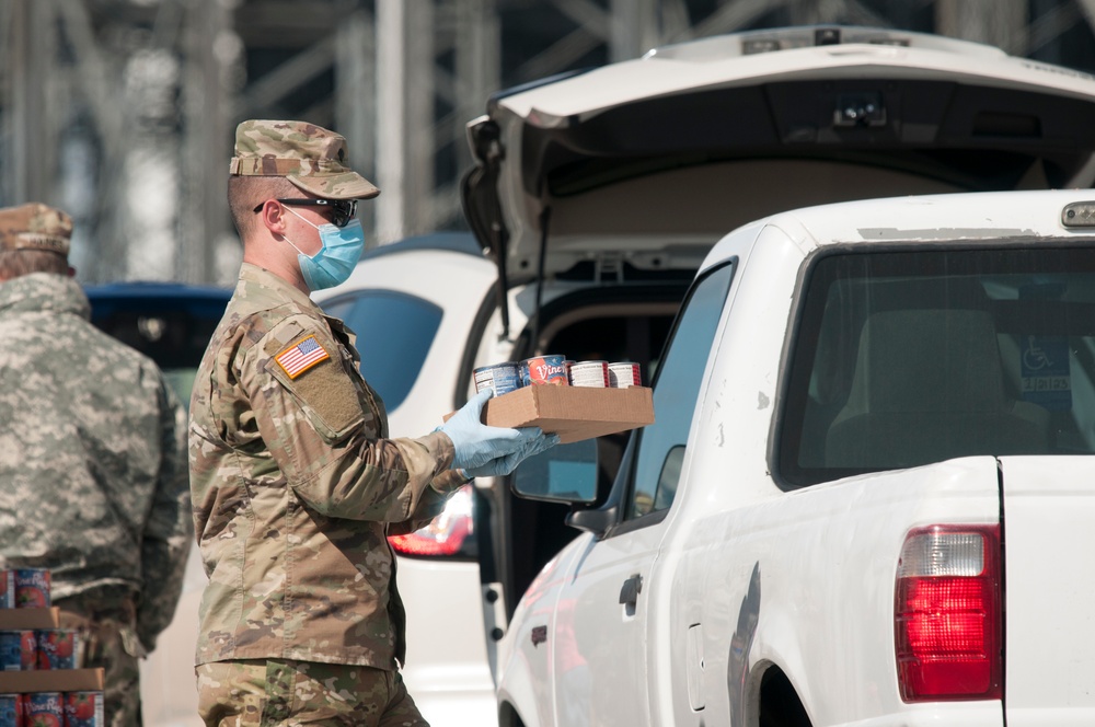 Delaware National Guard assists Food Bank of Delaware