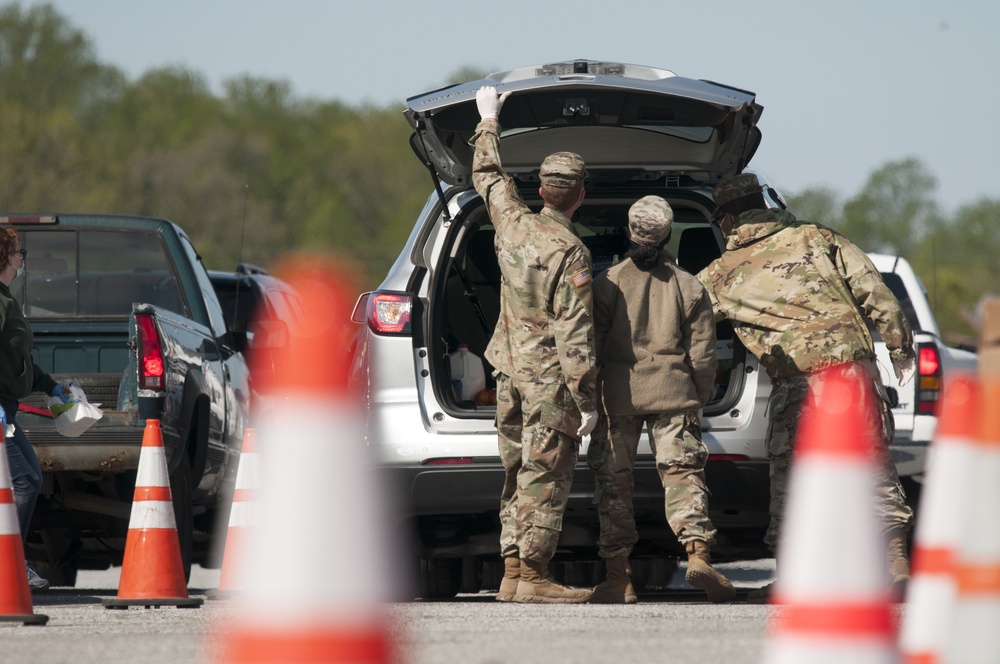 Delaware National Guard assists Food Bank of Delaware