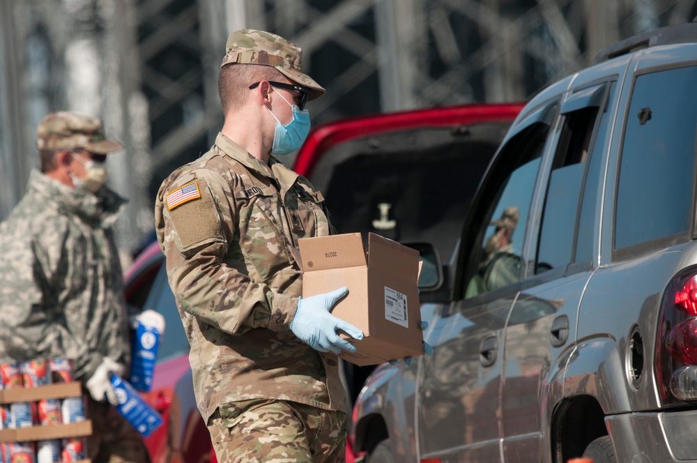 Delaware National Guard assists Food Bank of Delaware