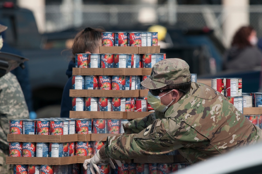 Delaware National Guard assists Food Bank of Delaware