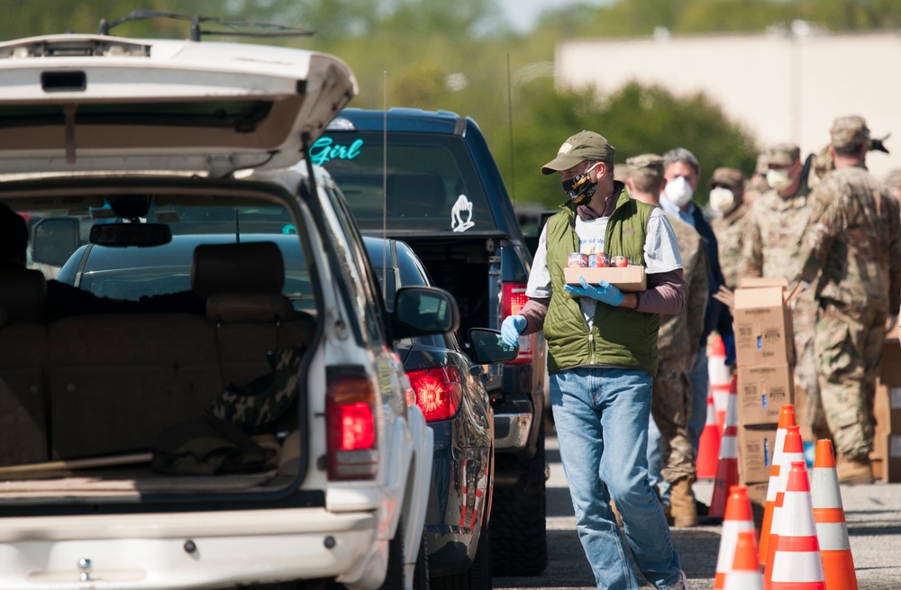 Delaware National Guard assists Food Bank of Delaware