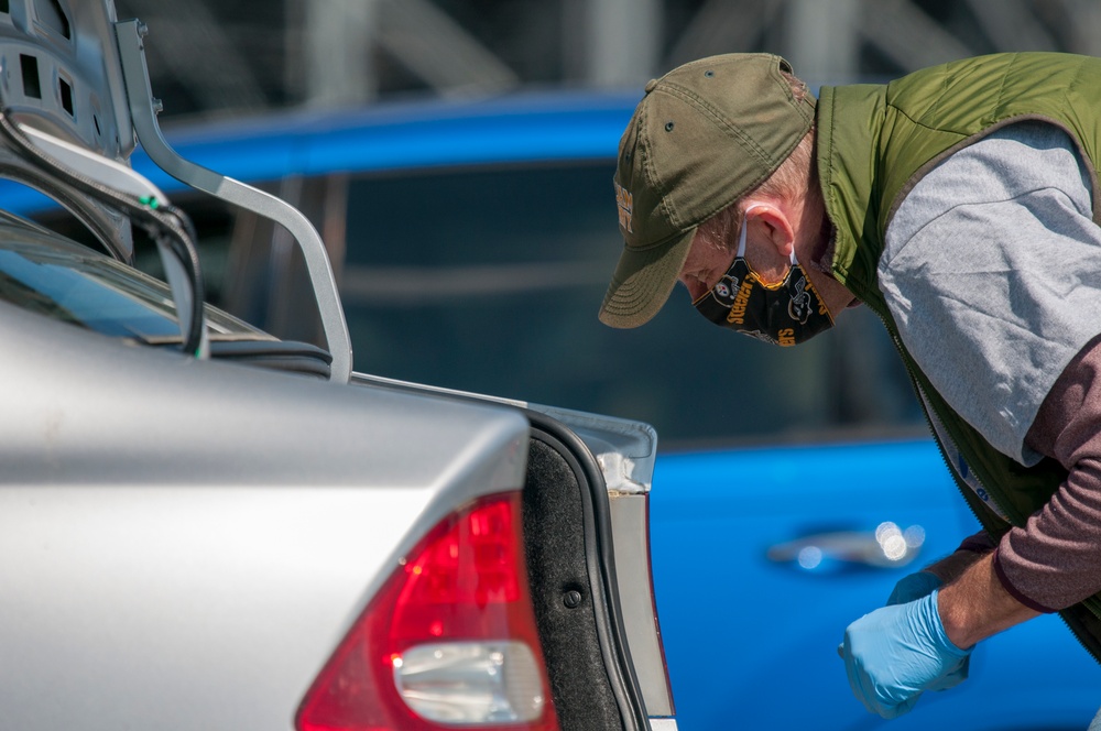 Delaware National Guard assists Food Bank of Delaware