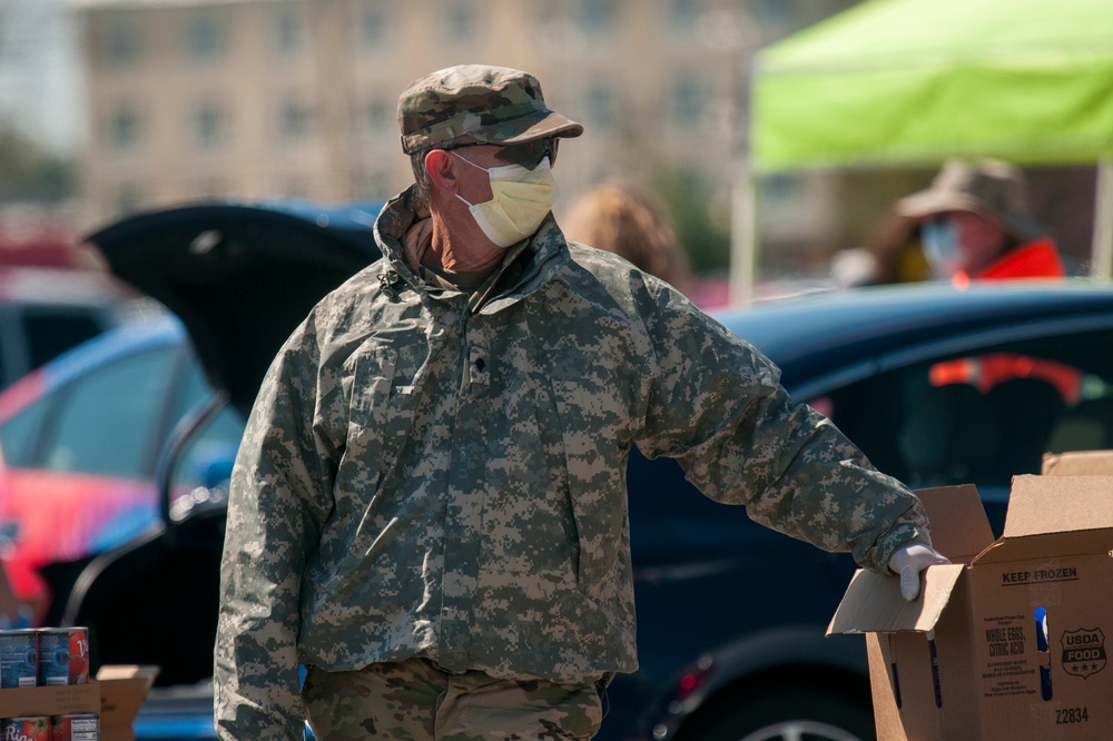 Delaware National Guard assists Food Bank of Delaware