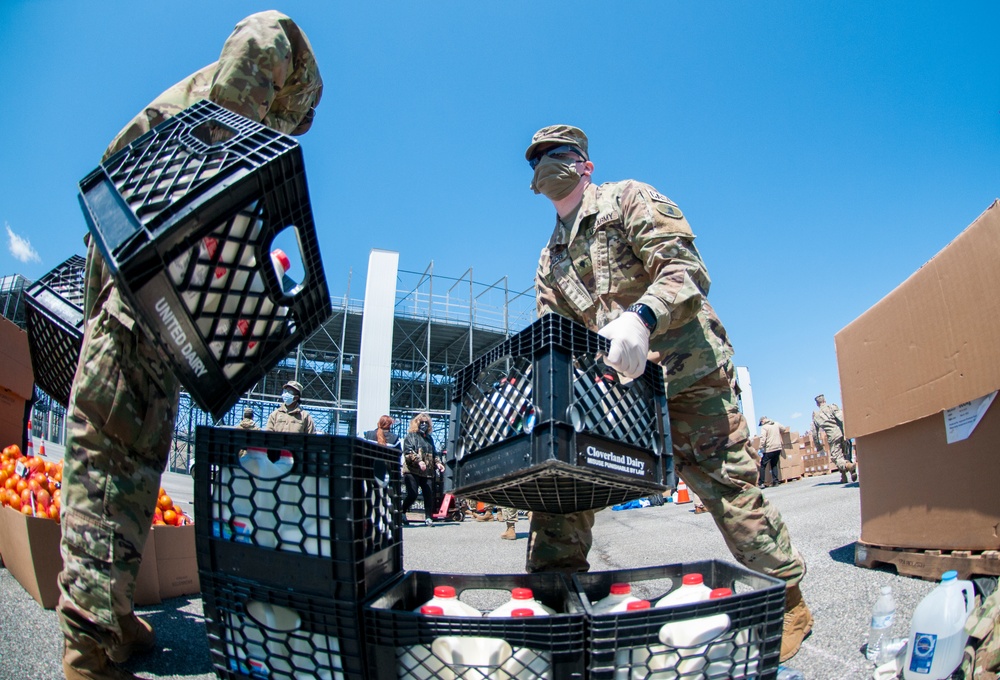Delaware National Guard assists Food Bank of Delaware