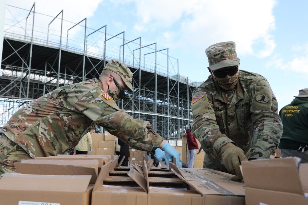 Delaware National Guard assists Food Bank of Delaware