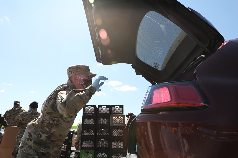 Delaware National Guard assists Food Bank of Delaware