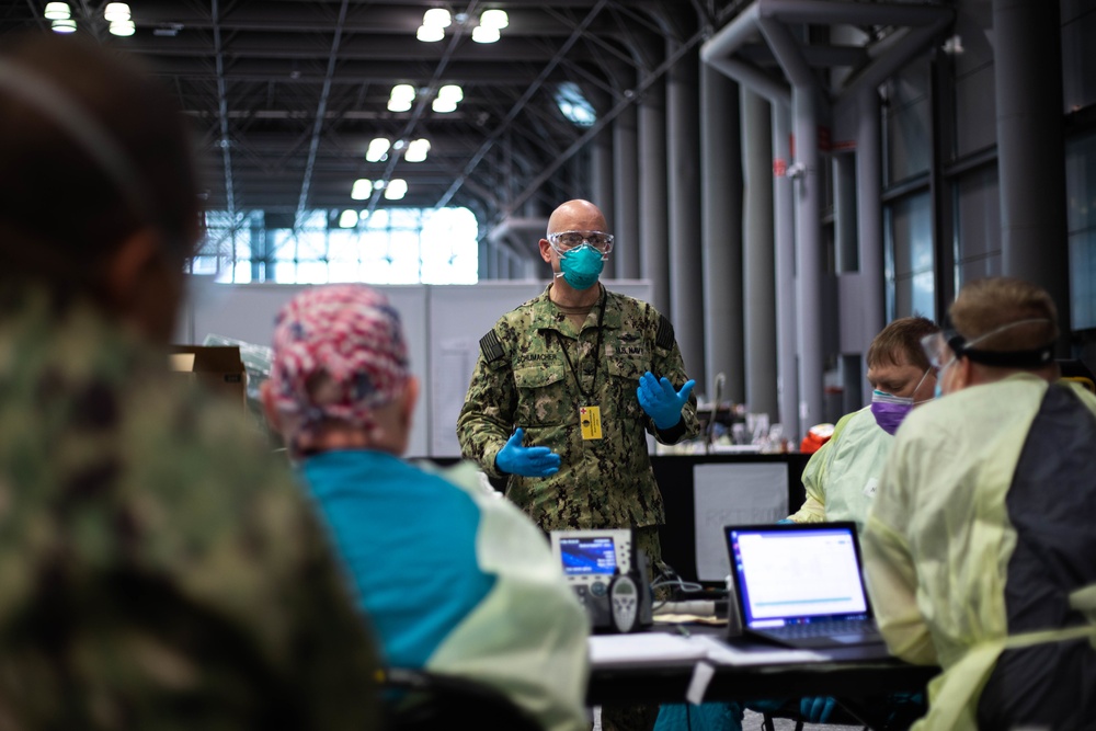 JTF-NY/NJ Surgeon General Visits JNYMS Medical Staff