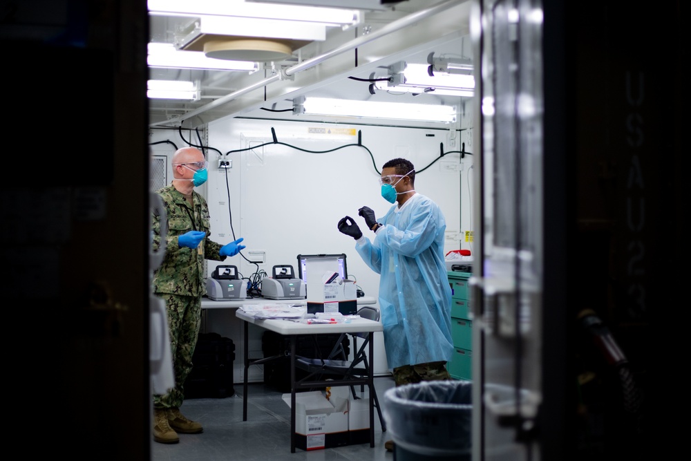 JTF-NY/NJ Surgeon General Visits JNYMS Medical Staff