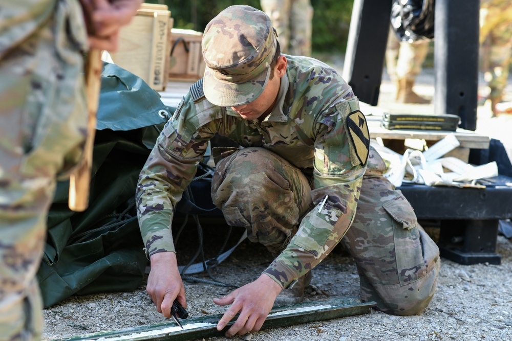 DVIDS - Images - 2/1 CAV at demo range [Image 1 of 12]