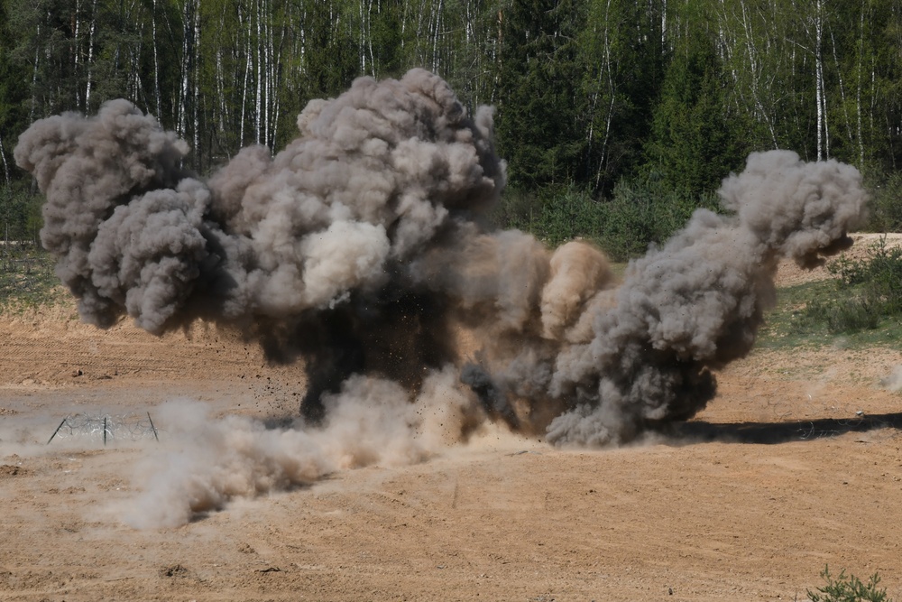 2/1 CAV at demo range