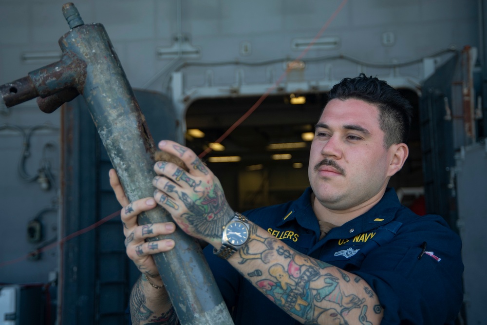 USS Harry S. Truman (CVN 75) transits the Atlantic Ocean