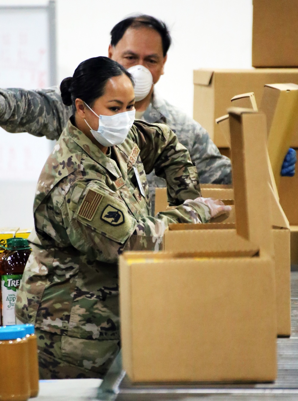 Washington National Guard members assist Food Lifeline in Seattle