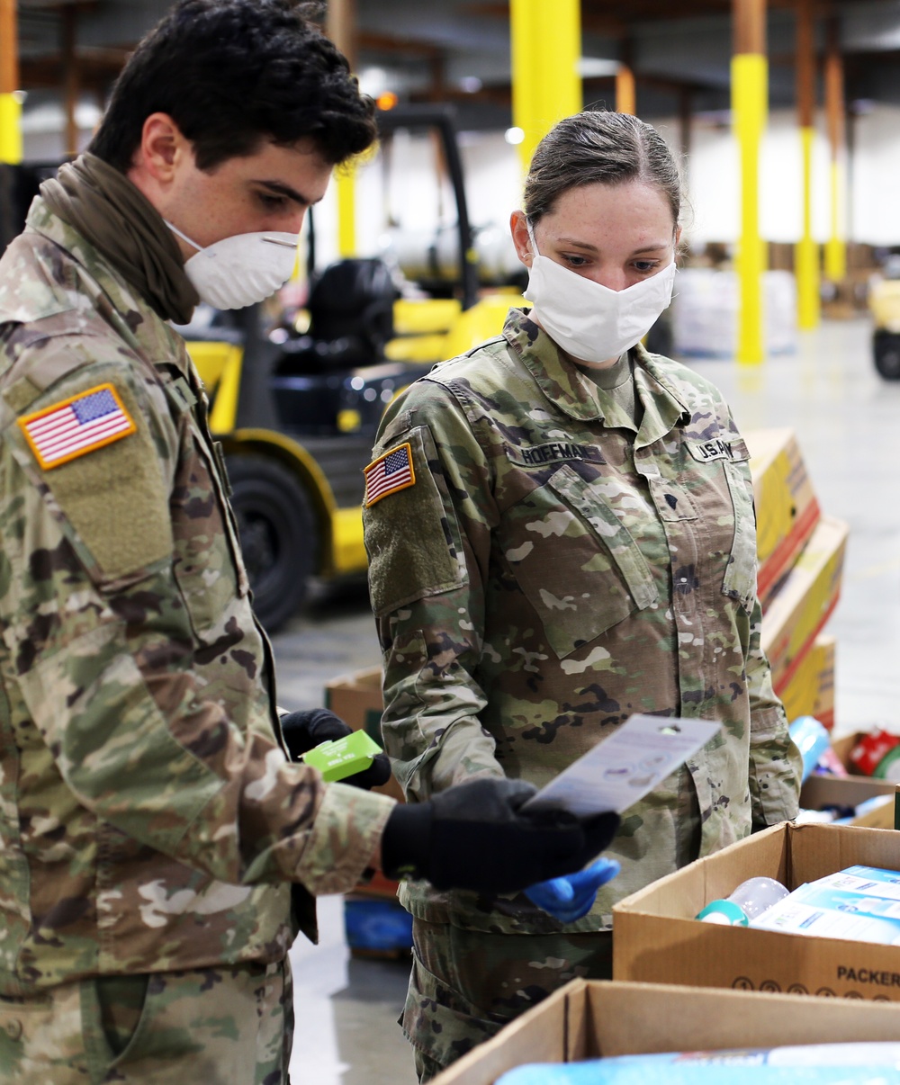 Washington National Guard members assist Food Lifeline in Seattle