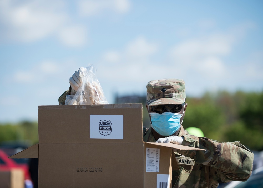 Delaware National Guard supports Food Bank of Delaware's food drive