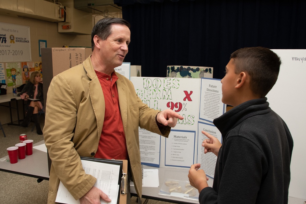 4 reasons volunteering for science fairs pays big dividends
