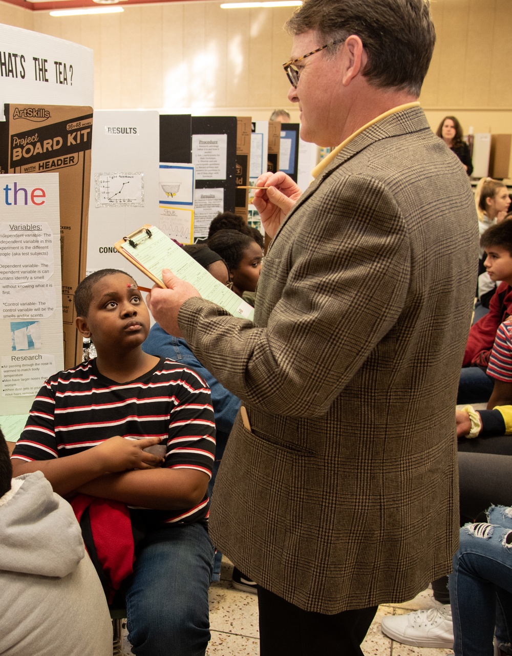 4 reasons volunteering for science fairs pays big dividends