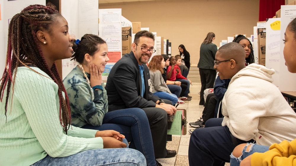 4 reasons volunteering for science fairs pays big dividends