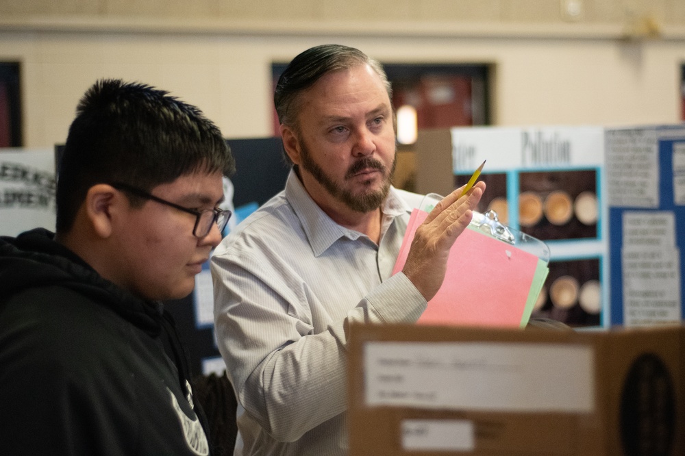 4 reasons volunteering for science fairs pays big dividends