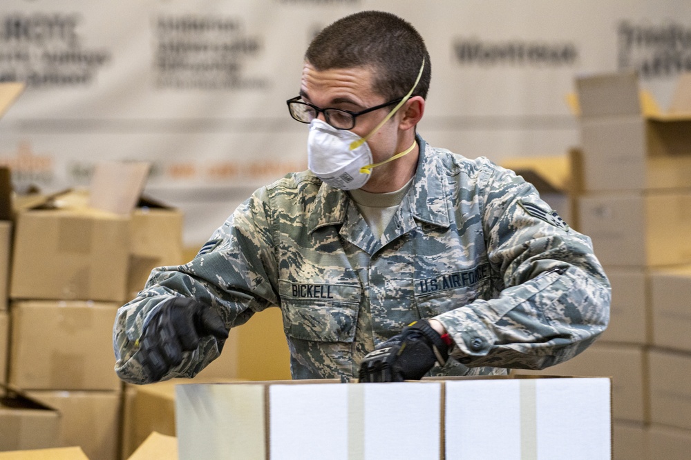 Nevada Guard Airmen box food for hungry Nevadans amid the COVID-19 outbreak (2 of 6)