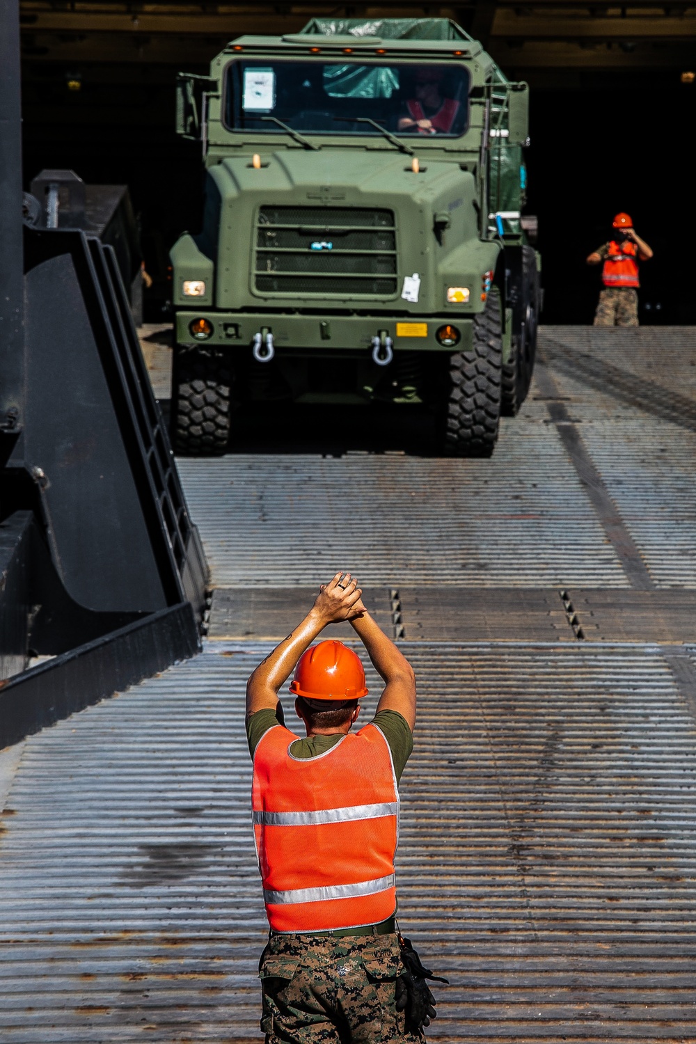 Break it Down, Back it Up | Marines with 3rd MLG backload USNS Dahl