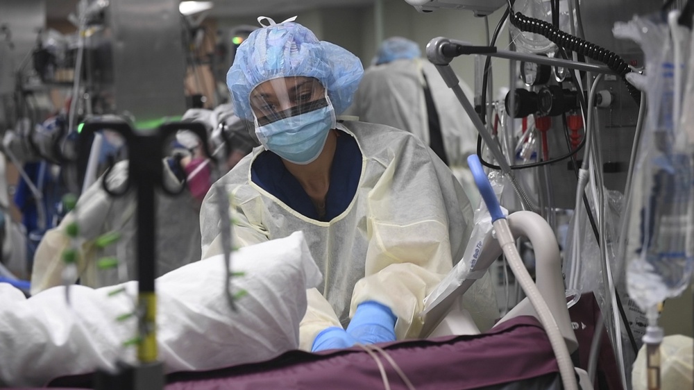 Dvids Images Us Navy Doctors Nurses And Corpsmen Treat Patients In The Icu Aboard Usns 