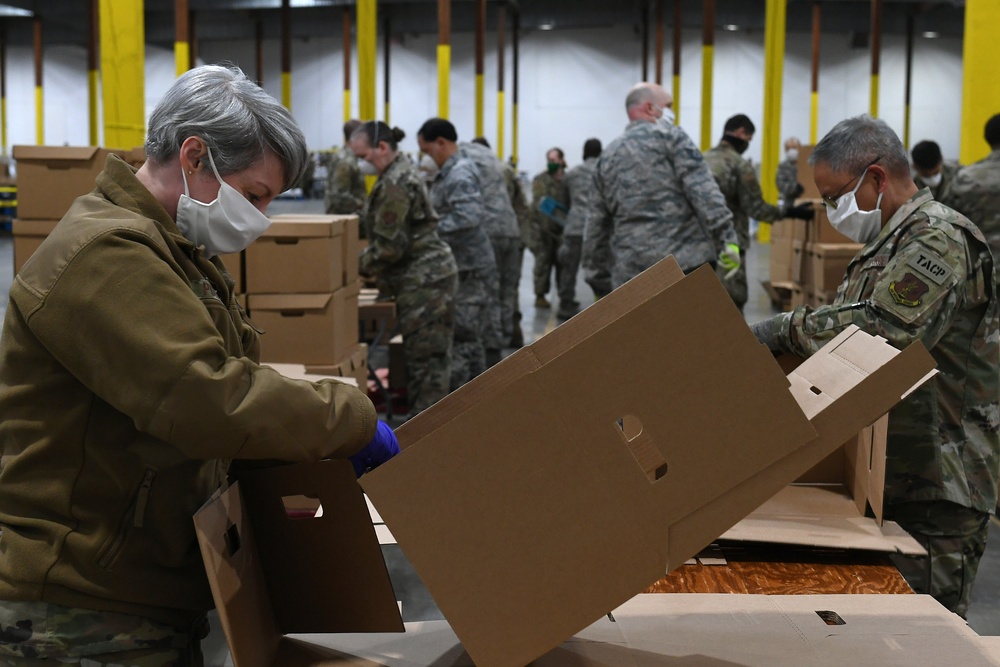 Air Guardsmen Help Provide Food to Western Washington Families in Need
