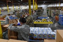 Air Guardsmen Help Provide Food to Western Washington Families in Need