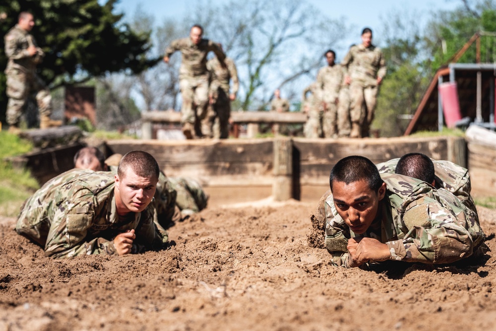 Basic Combat Trainees Complete Obstacle Course on Fort Sill