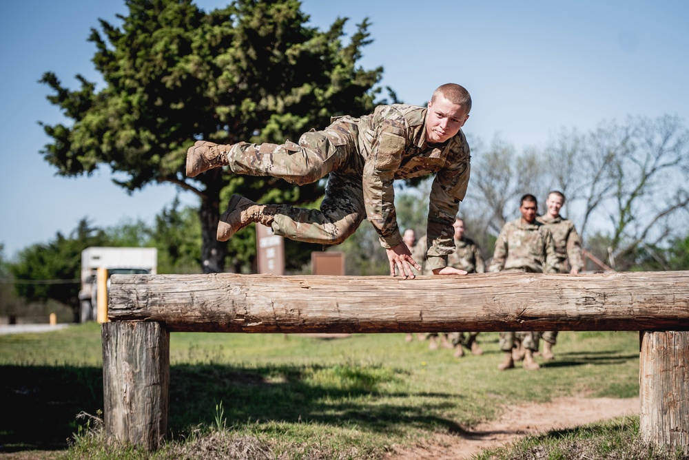 Basic Combat Trainees Complete Obstacle Course on Fort Sill