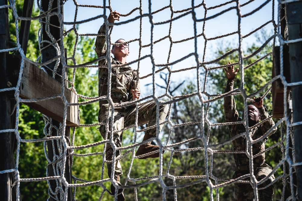 Basic Combat Trainees Complete Obstacle Course on Fort Sill